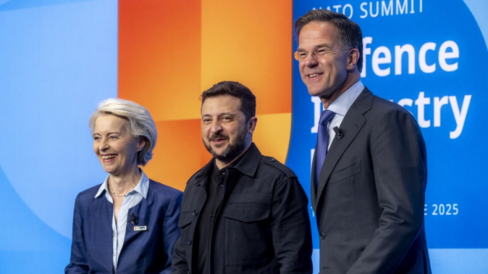 tong_thu_ky_nato_mark_rutte_va_chu_tich_uy_ban_chau_au_ursula_von_der_leyen_tai_khang_dinh_su_ung_ho_cua_lien_minh_doi_voi_ucraina_-_anh_nato.jpg
