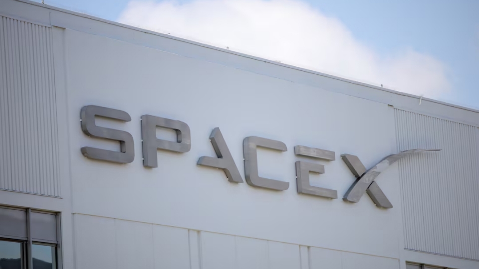 tru_so_spacex_o_california.jpg