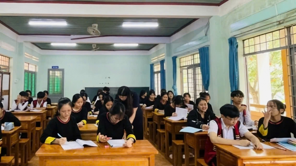 truong_pho_thong_dan_toc_noi_tru_tinh_gia_lai_to_chuc_on_tap_kien_thuc_cho_hoc_sinh_truoc_ky_thi_thpt_2025.jpg