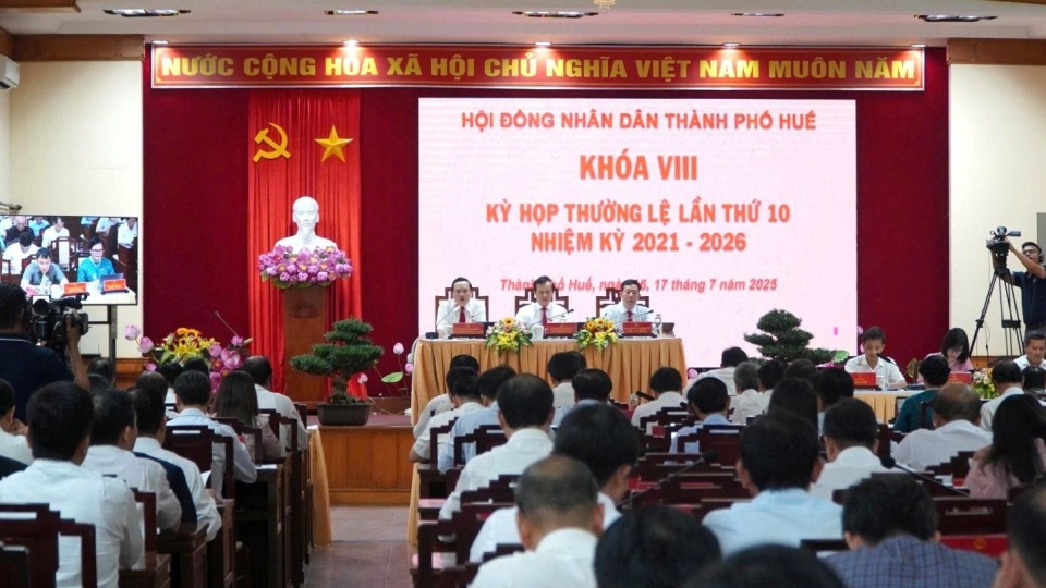 Đại biểu tham dự kỳ họp thứ 10, HĐND thành phố Huế khóa VIII, nhiệm kỳ 2021-2026.jpg