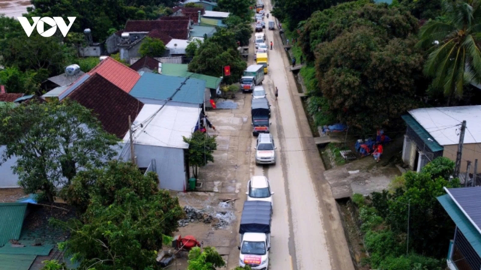 Relief convoys stream into flood-hit area, bring aid to isolated communities