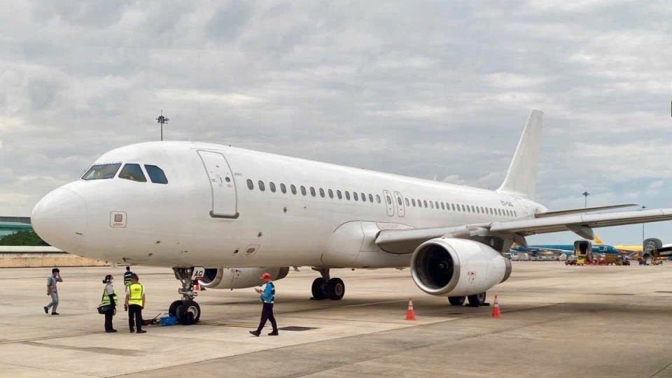 1_vietnam_airlines_vua_tiep_nhan_va_dua_vao_khai_thac_2_tau_bay_airbus_a320_theo_hinh_thuc_thue_uot_de_phuc_vu_cao_diem_he_2025.jpg