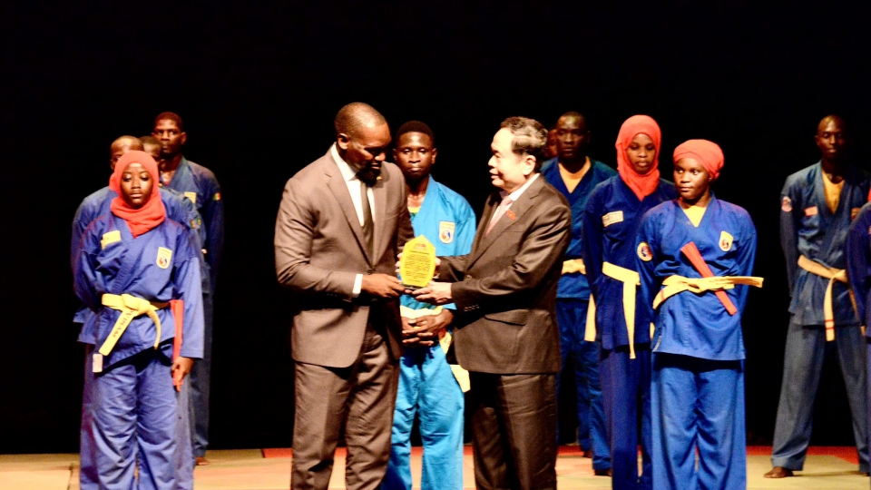 23-7 CTQH XEM VOVINAM 2.jpg