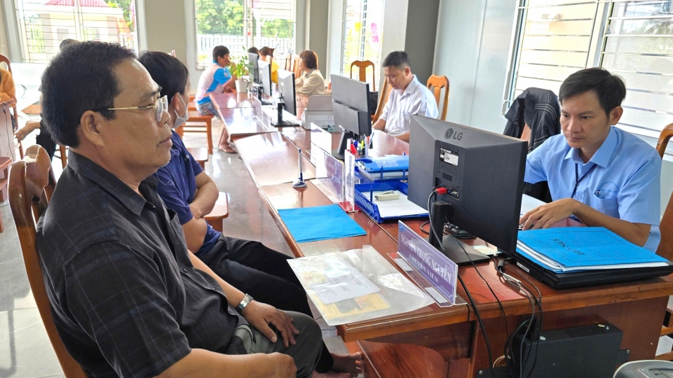Hoạt động cấp xã mới ở Cà Mau: Thuận lợi có, khó khăn vẫn còn