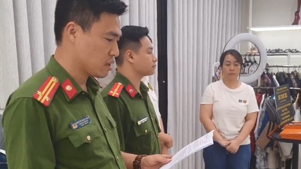 Tạm giữ hình sự nữ doanh nhân bán "hàng hiệu" trốn thuế hơn 12,5 tỷ đồng ở Hà Nội
