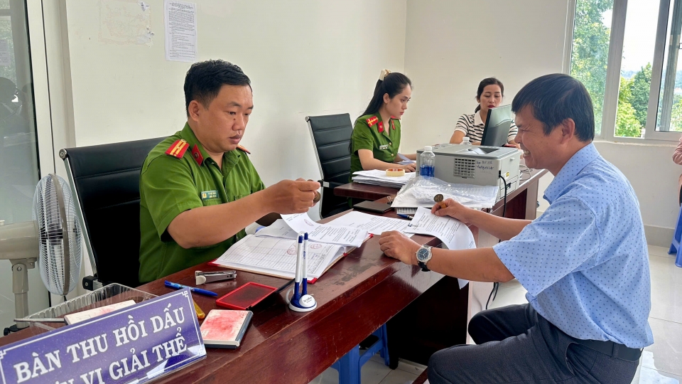 Công an Đắk Lắk khẩn trương thực hiện cấp đổi con dấu sau sáp nhập