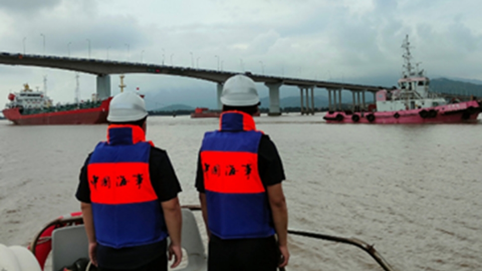 Cục An toàn Hàng hải tỉnh Chiết Giang, miền Đông Trung Quốc triển khai ứng phó khẩn cấp cấp độ II về phòng chống bão ở vùng biển phía Nam vào ngày 7_7. Ảnh_ CCTV News.jpeg