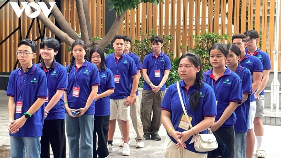 Camp participants attend the opening ceremony of the 18th “Overseas Vietnamese Youth and City Youth” summer camp in 2025.jpg