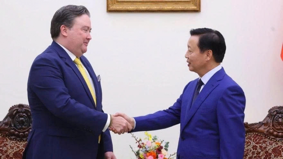 Deputy PM Tran Hong Ha and Ambassador Marc Knapper.jpg