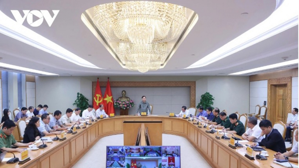 Deputy Prime Minister Tran Hong Ha chairs a meeting on preparations for Typhoon Wipha pict1.jpg