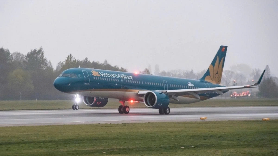Typhoon Wipha forces widespread flight delays and cancellations to northern Vietnam