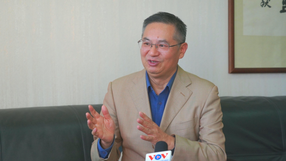Giáo sư Thành Hán Bình.jpg