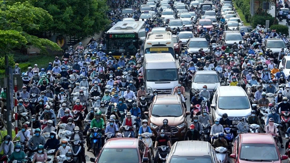 Heavy traffic in Hanoi during rush hours 1.jpg