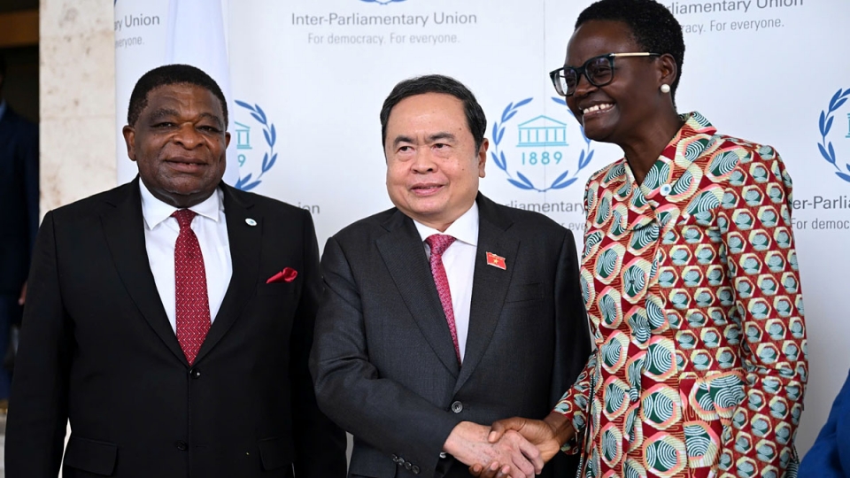 IPU President Tulia Ackson and IPU Secretary General Martin Chungong welcome National Assembly Chairman Tran Thanh Man to the 6th World Conference of Speakers of Parliament in Geneva  2.jpg