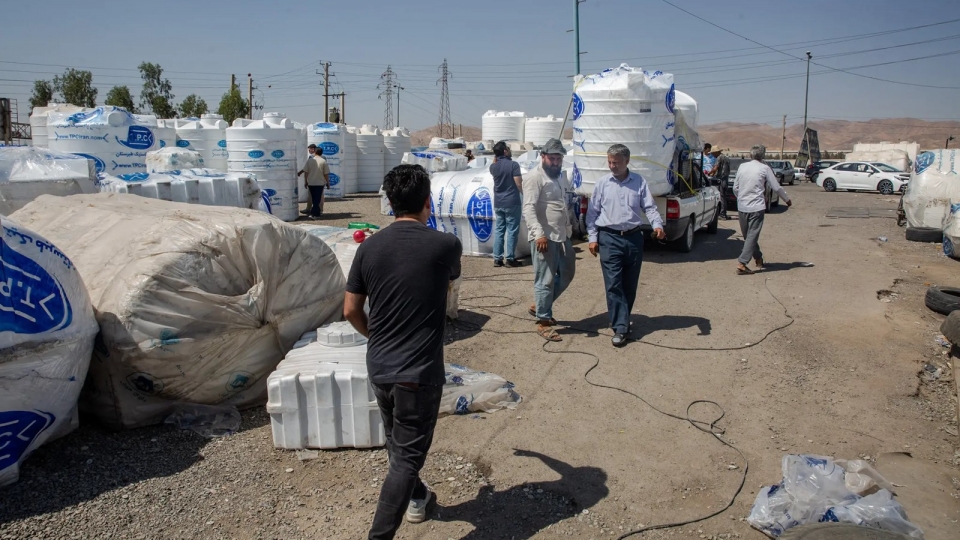 Iran thieu nuoc, Iran khung hoang nuoc, dan Iran mua tec tru nuoc -nytimes.jpg