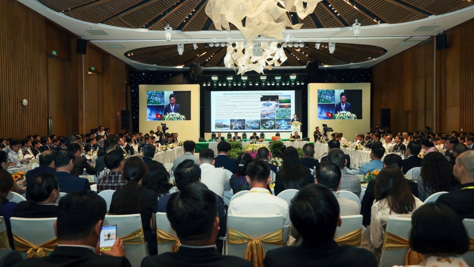 Khoảng 350 đại biểu tham dự Hội nghị gặp mặt doanh nghiệp, nhà đầu tư tỉnh Khánh Hòa.jpg