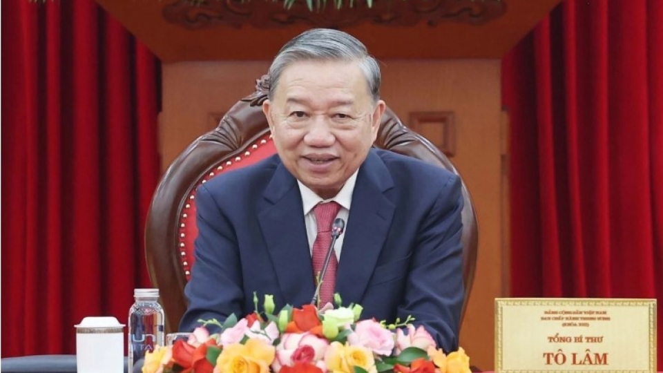 Party General Secretary To Lam holds phone talks with US President Donald Trump.jpg