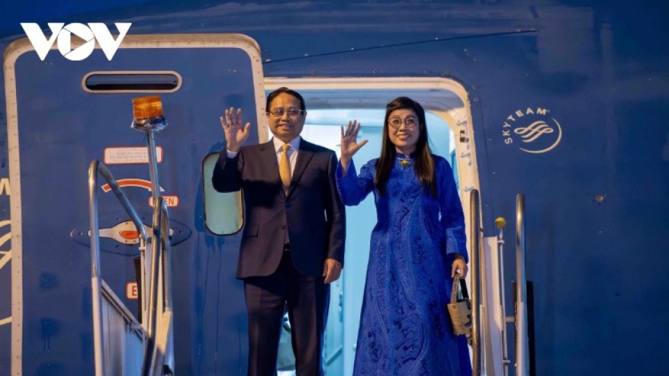 Prime Minister Pham Minh Chinh and his wife.jpg