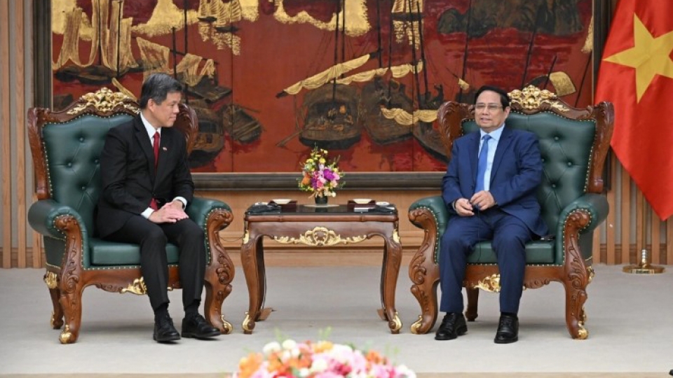 Prime Minister Pham Minh Chinh receives Deputy Secretary-General of the People’s Action Party and Singapore’s Minister for Defence and Public Service1.jpg