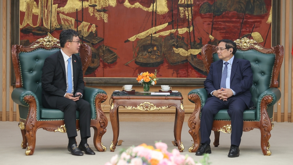 Prime minister Pham Minh Chinh receives Kim Hyoung-nyon, co-founder and executive vice president of Dunamu 1.jpg