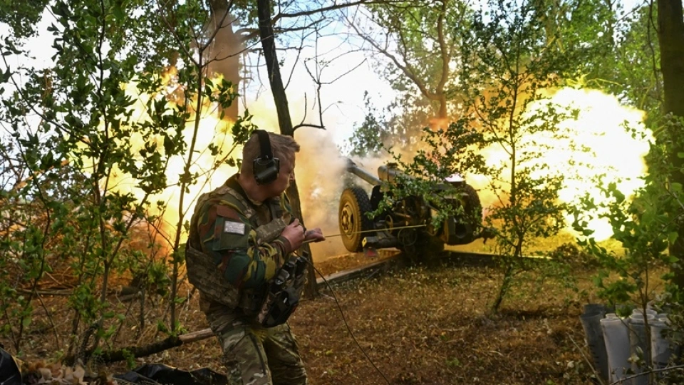 Quân nhân Ukraine khai hỏa về phía quân đội Nga tại khu vực Zaporizhzhia.JPG