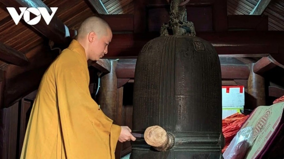 Bat Nha bell ritual echoes at over 18,000 pagodas to pray for national peace
