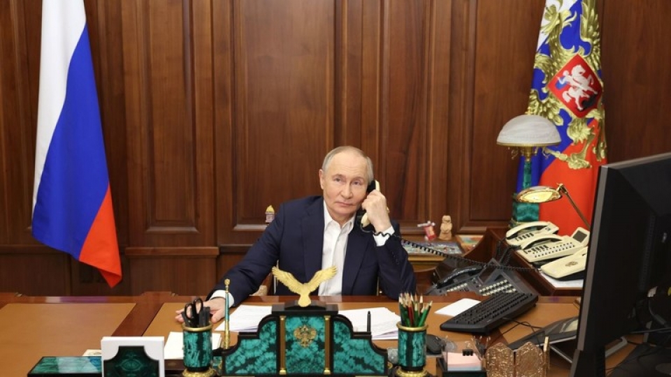 Tổng thống Nga Vladimir Putin điện đàm. RT.jpg