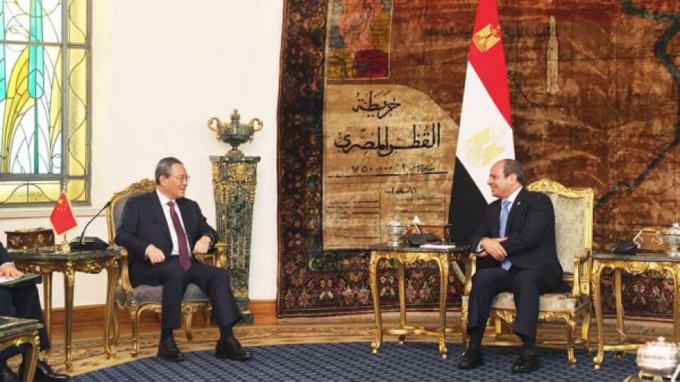 Thủ tướng Trung Quốc Lý Cường gặp Tổng thống Ai Cập Abdel Fattah El-Sisi tại Cairo ngày 10_7. Ảnh_ Tân Hoa xã.png