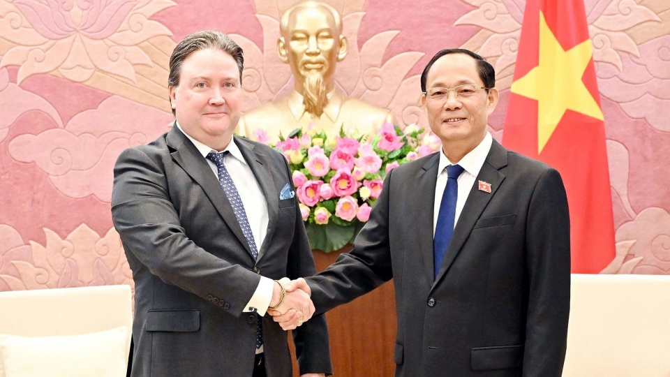 Vice Chairman of the National Assembly Tran Quang Phuong told US Ambassador Marc E. Knapper in Hanoi on July 21..jpg