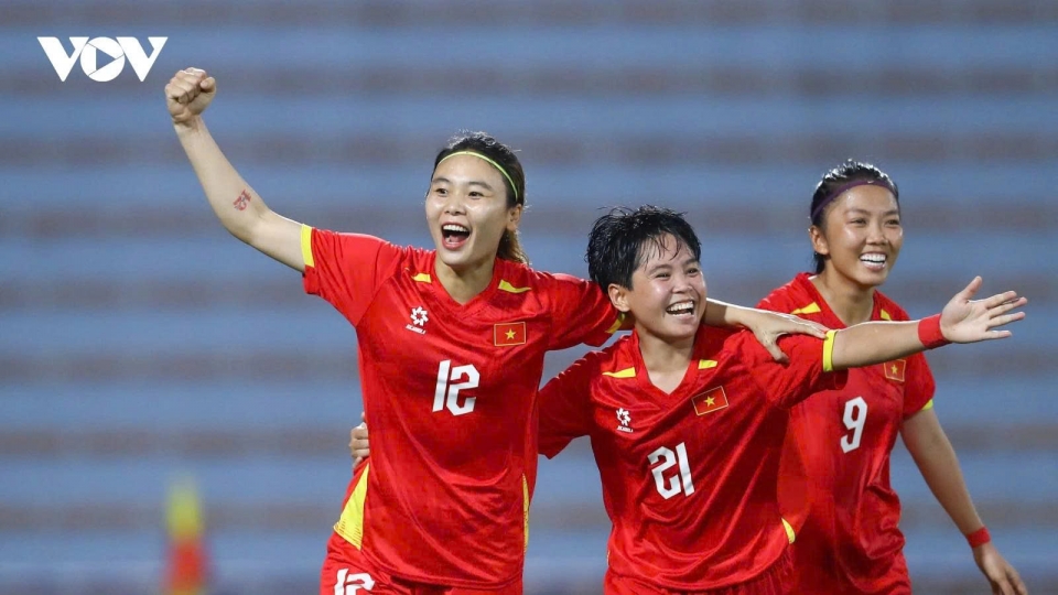 Vietnamese girls celebrate their 6-0 victory over the UAE.jpg