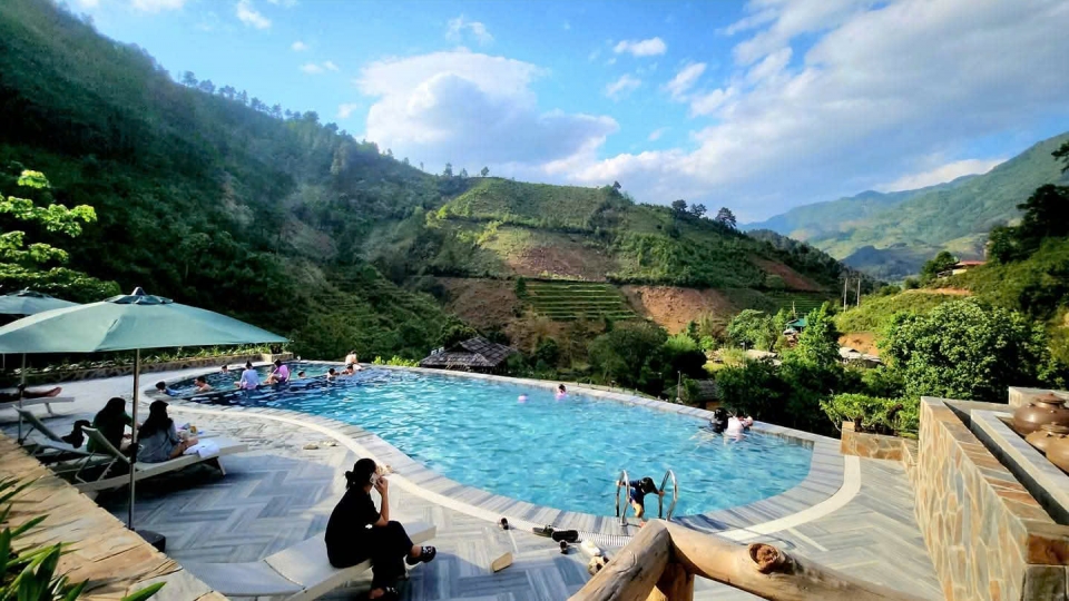 _ap_dung_cong_nghe_so_da_giup_du_khach_cam_thay_yen_tam_hon_va_se_biet_duoc_don_vi_lam_co_tot_hay_khong.de_lua_chon.jpg