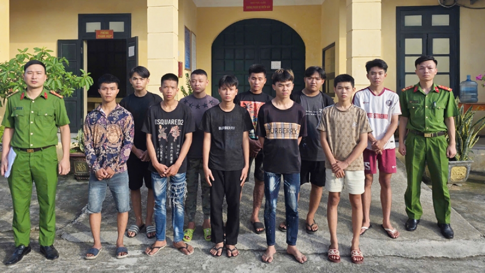 Tạm giữ hình sự 10 đối tượng gây rối trật tự công cộng tại Thanh Hóa