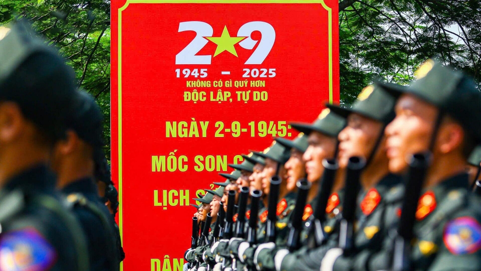 Braving the scorching sun, parade units gear up for 80th National Day celebration