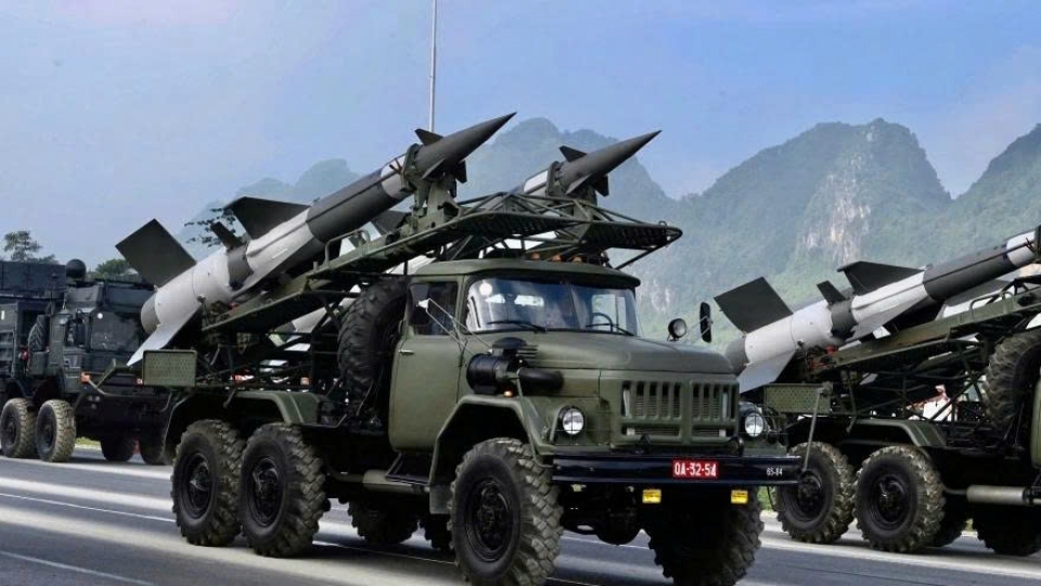 Military hardware showcased in first rehearsal for National Day celebration