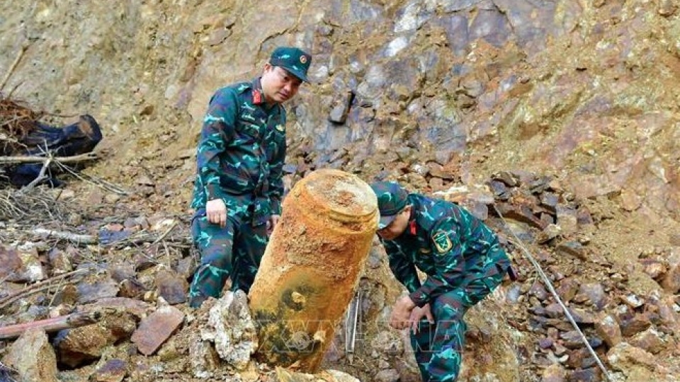 500-kg bomb with intact fuse safely defused in Nghe An