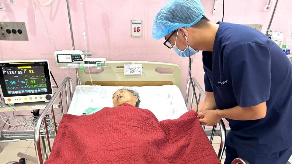 19 người nhập viện nghi ngộ độc thực phẩm sau đám giỗ