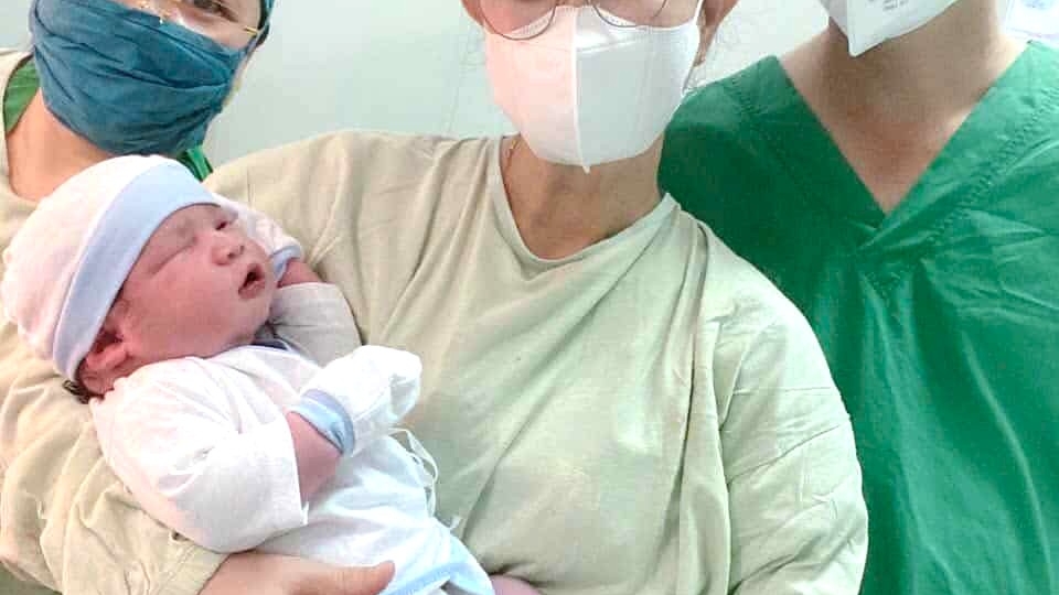 Bé trai nặng 5,8kg chào đời an toan ở Cà Mau