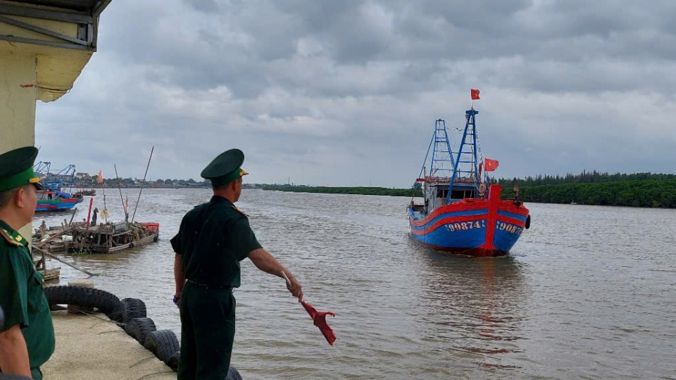 1 người tử vong do giông lốc và 4 người bị thương tại Nghệ An