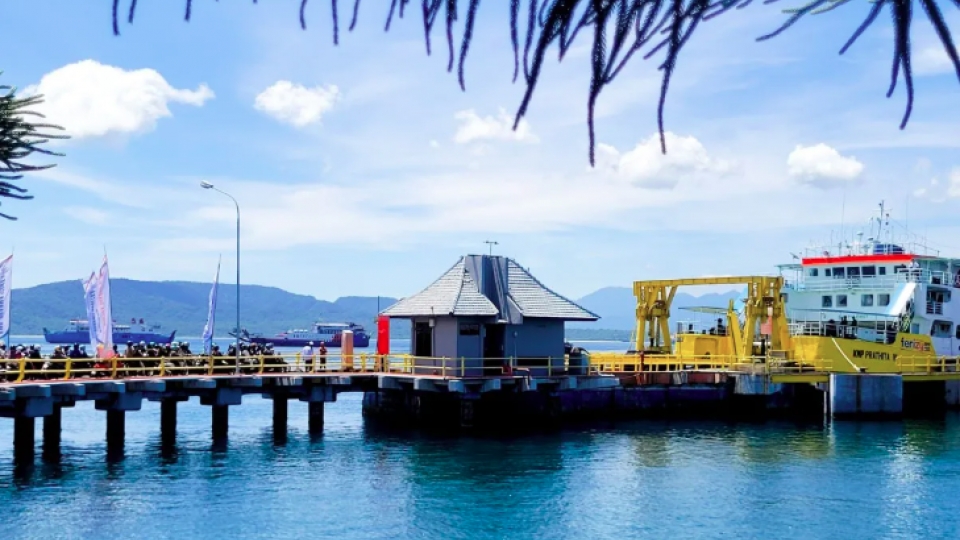 cang_ketapang_banyuwangi_dong_java_anh_antara.png