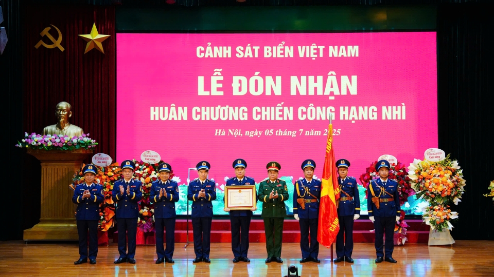 canh_sat_bien_viet_nam_don_nhan_huan_chuong_chien_cong_hang_nhi.jpg