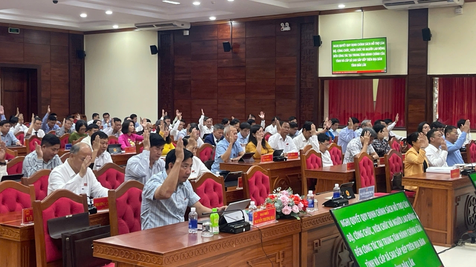 Đắk Lắk "chốt" mức hỗ trợ cán bộ đến tỉnh và xã mới làm việc