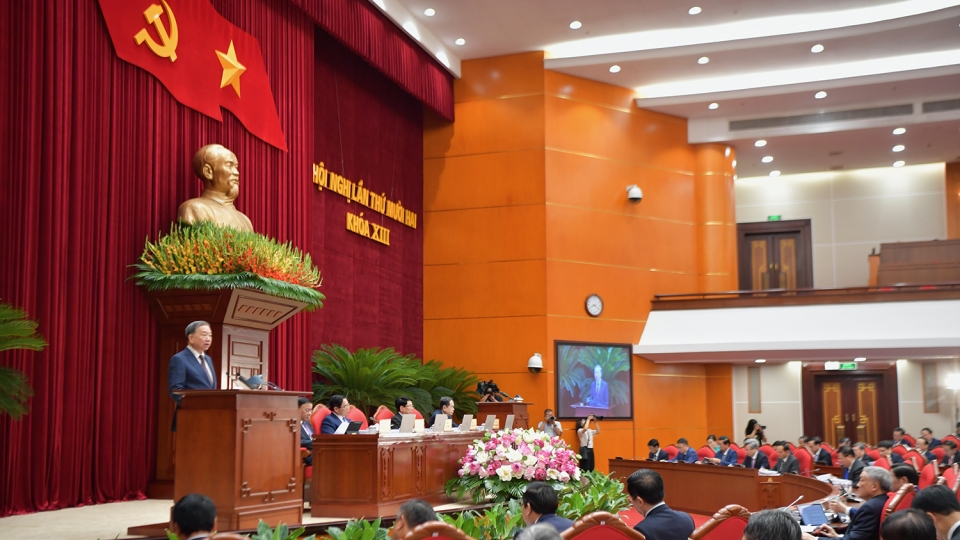 hoi_nghi_trung_uong_12.4.jpg
