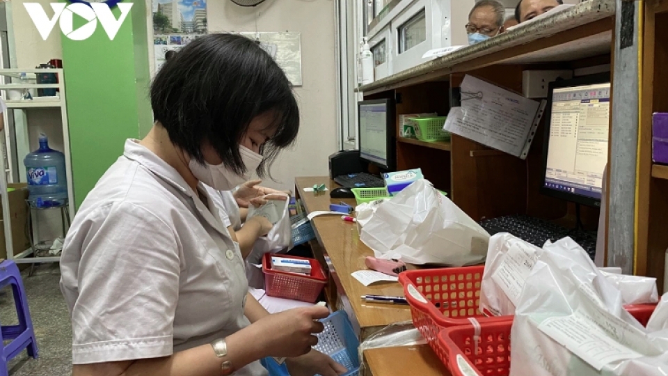 ke_don_thuoc_cho_benh_nhan_1.png