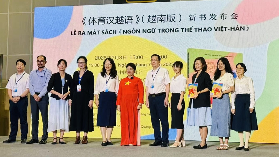 le_ra_mat_sach_ngon_ngu_trong_the_thao_viet-han.jpg