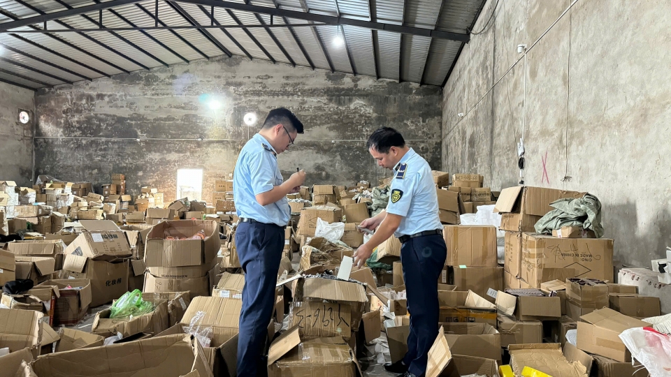 Phát hiện kho hàng hơn 47.000 sản phẩm nhập lậu ở Quảng Ninh