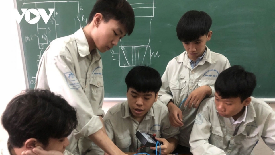 Chuyển dịch cơ cấu lao động: Học nghề lên ngôi