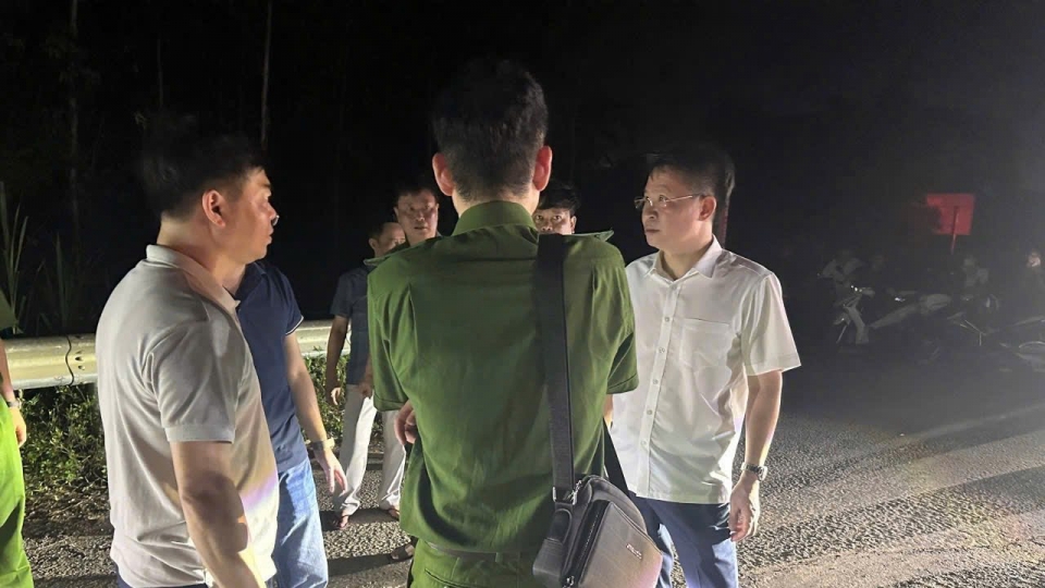 GĐ Công an Phú Thọ trực tiếp tham gia giải cứu cô gái bị khống chế trên cầu Ngọc Tháp