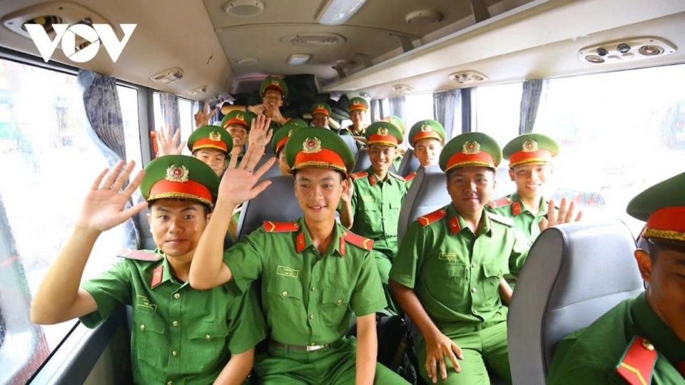 Mobile police officers head for Hanoi for National Day parade rehearsal