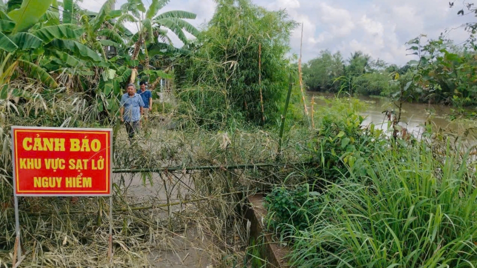 Người dân Cần Thơ với nỗi lo sụp đất, sạt lở bờ sông