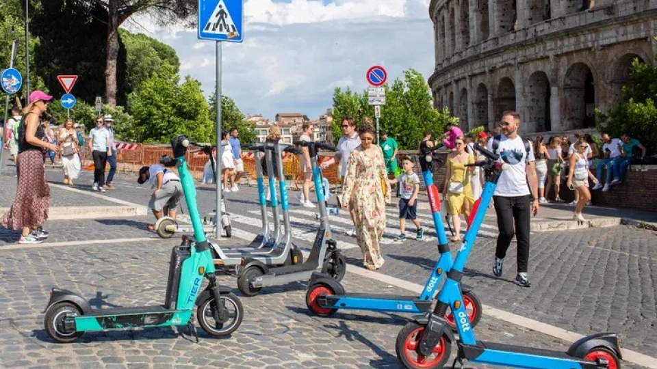 tal-e-scooters-rome-italy-scoote.jpg